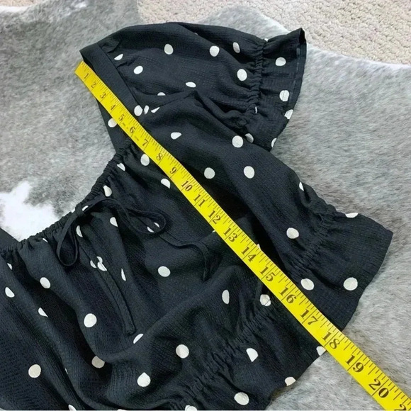 Polka Dot Puff Sleeve Top - Picture 10 of 11